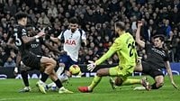 Tottenham Hotspur 2-2 Manchester City: Solanke inspires controversial comeback draw
