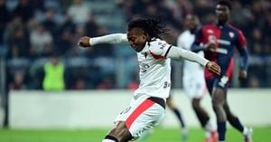 Leao Lifts Milan To Serie A Summit In Cagliari Win