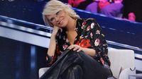 Serale di Amici 2025, stasera la prima puntata: svelati giudici e ospiti. Due eliminazioni, torna Francesca Tocca. Le anticipazioni