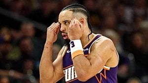 Warriors Rally Late To Stun Suns In Phoenix Showdown