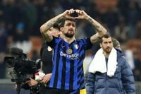 Photo – Inter Milan Veteran Celebrates Brilliant Defensive Display & Crucial Atalanta Victory