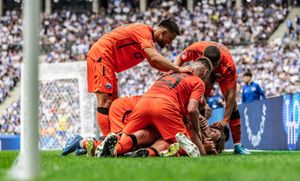 Paderborn Triumphs 5-3 Over Kaiserslautern