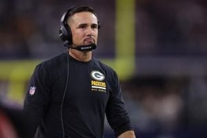Packers And Cowboys Battle To Historic 40-40 Overtime Tie