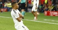 Barcelone-Real Madrid : en vidéo, le premier but de la carrière de Mbappé sur coup franc direct