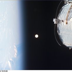 Dünya, Ay, Hubble