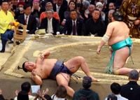 豊昇龍が休場　新横綱３９年ぶり「負けても最後まで」は言い過ぎた！？　右肘痛などで２週間の加療（デイリースポーツ） - Yahoo!ニュース