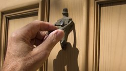 İnsanlar neden "Kim o ?" sorusuna "Benim" der