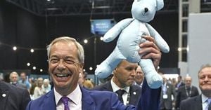 Nigel Farage Rallies Reform UK With Trump-Inspired Pitch