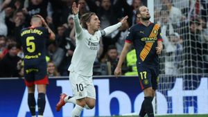 Real Madrid Defeats Girona 2-0 To Boost Title Hopes