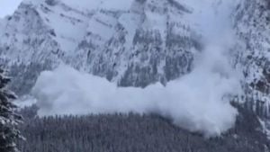 One Dead, One Rescued After Avalanche Near Lake Louise