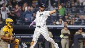 Yankees Rally With 10-Run Inning To Defeat Padres