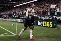 Corinthians busca marca inédita na temporada contra o Palmeiras