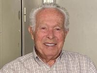 Curro Romero recibe el alta hospitalaria en Sevilla después de días de incertidumbre