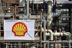 Shell Explores Potential Takeover Of BP Amid Market Turmoil