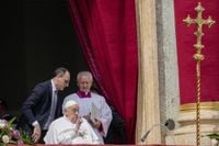 Le pape François apparaît le dimanche de Pâques pour donner sa bénédiction