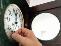 Zmiana czasu na letni – data i szczegóły. To koniec przestawiania zegarków?