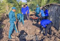 Xung kích, tình nguyện giúp dân xoá nhà tạm