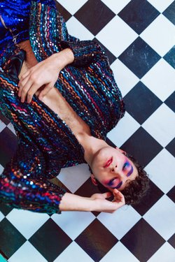 Eğer geleneksel cinsiyet rolleri tamamen tam tersi durumda olsaydı, trans bireyler doğumda atanmış cinsiyetlerinde mi hayatlarını sürdürürlerdi?