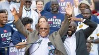 A New Orleans man who had his murder conviction tossed wins election as city’s chief record keeper