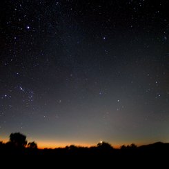 Güney Gökyüzünde İki Kuyruklu Yıldız
