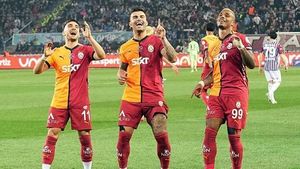 Galatasaray Defeats Trabzonspor To Edge Closer To Title