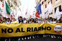 Manifestazione M5s contro il riarmo, la diretta da Roma: Conte: “No alla follia del riarmo, bene presenza del Pd”