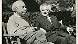 NEDEN AKILLI İNSANLAR SİYASETLE İLGİLENMEZLER?