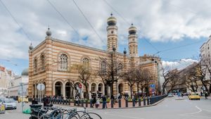 Authorities Investigate Melbourne Synagogue Fire As Terrorism