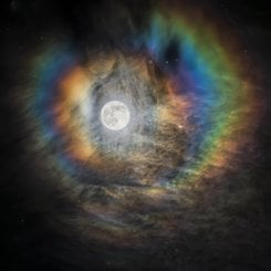 Süper Bir Ay Koronası