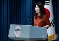 강원 타운홀 미팅 관련 브리핑 하는 강유정 대변인 : 네이트 뉴스