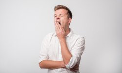 Esnerken neden daha kötü duyarız?