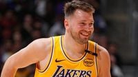 Luka Doncic scores 31 after a big 1st quarter, and the Lakers rout the depleted Nuggets 120-108