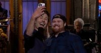 Glen Powell recreates selfie with UPS driver he told he was going to host 'SNL' in 2021