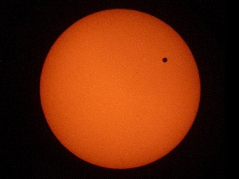 Venüs Güneş'in önünden geçerken