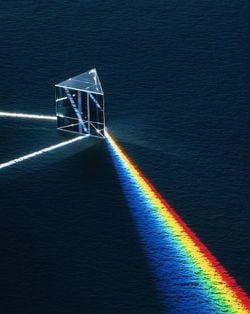 Bir yıldızdan gelen ışığın spektrumunu inceleyerek nasıl o yıldızın sıcaklığı hakkında bilgi sahibi olabiliyoruz?
