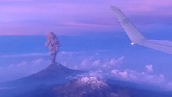 Volkanlardan Saçılan Küller, Yüzlerce Kilometre Uzaktaki Uçakları Düşürebilir!