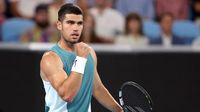 Alcaraz advances to Barcelona semis, Ruud falls