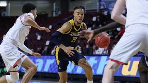 Northern Arizona Basketball Falls Short Against Pepperdine Waves