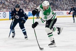 Mikko Rantanen Scores Hat Trick As Stars Lead Jets