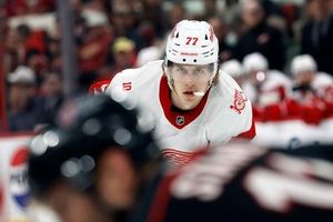 Red Wings Battle Canucks As Detroit Chases Division Lead