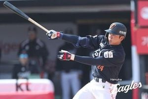 Lim Jong-chan Hits First Home Run In 1066 Days