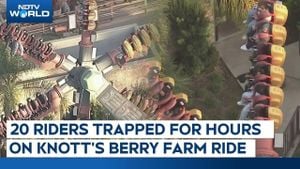 Thrill Ride At Knott's Berry Farm Stalls Leaving Guests Stranded