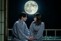 芳根京子と本田響矢が月をバックに初キス　『波うららかに、めおと日和』新婚旅行で急接近（リアルサウンド） - Yahoo!ニュース