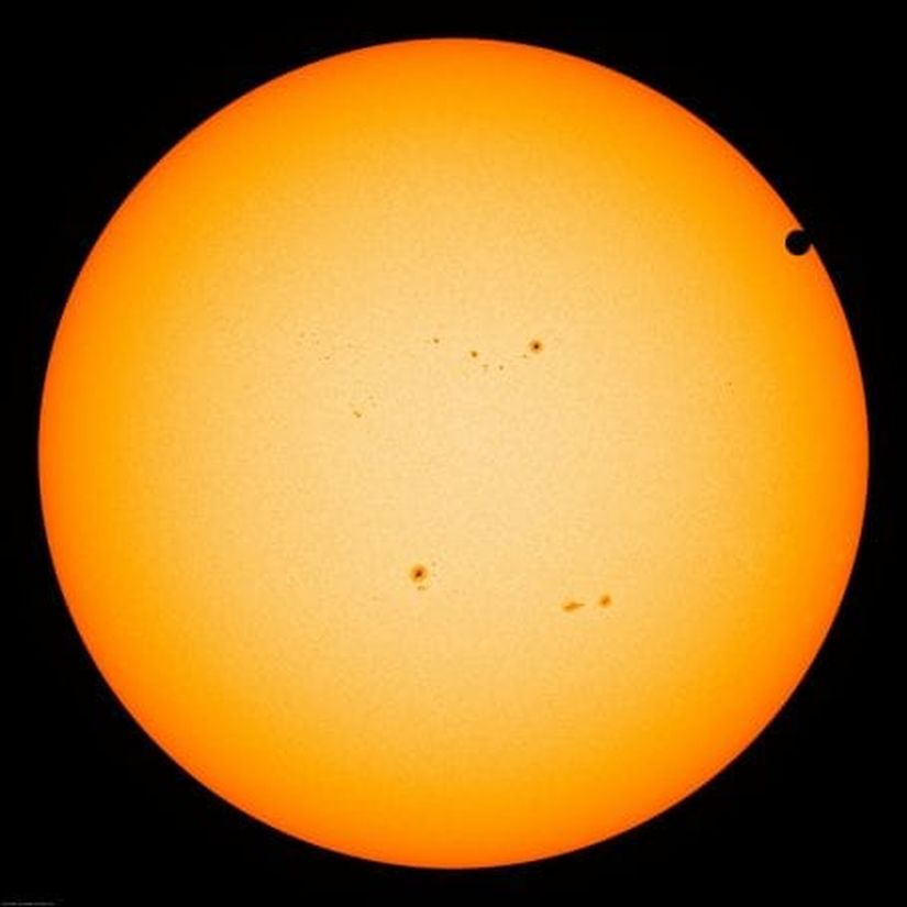 2012 yılında gerçekleşen Venüs geçişi (transit). Görsel: NASA/SDO &lt;https://apod.nasa.gov/apod/ap120605.html>