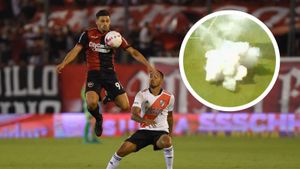 Clashes Erupt Before Newell's Match Amid Violence