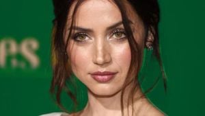 Ana De Armas And Tom Cruise Spark Dating Rumors