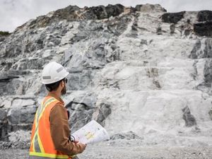 Canada Faces Economic Turmoil Amid U.S. Tariffs