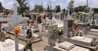 Alistan panteones por 10 de mayo
