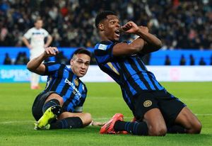 Denzel Dumfries Stars In Thrilling 3-3 Draw Against Barcelona