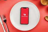 Dave Ramsey Just Found Out You Can Split Your DoorDash Into Four Payments. The Look On His Face Says It All - DoorDash (NASDAQ:DASH)